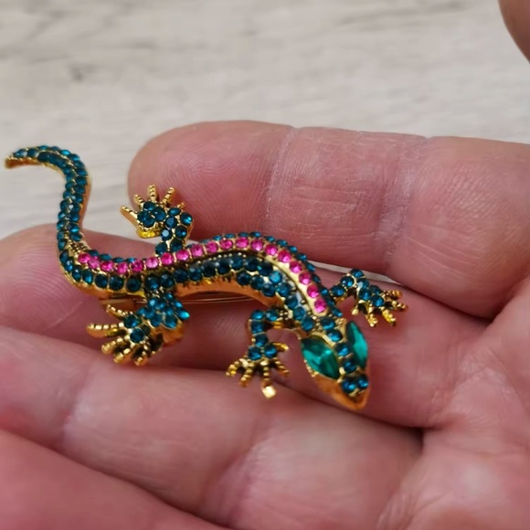 Betsey Johnson Blue Lizard Colorful Reptile Brooch - Picture 2 of 8